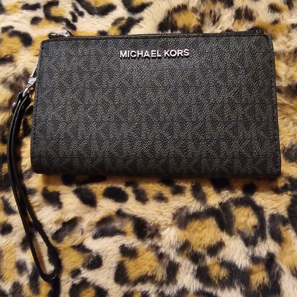 Michael Kors "Adele" smartphone, wristlet Wallet